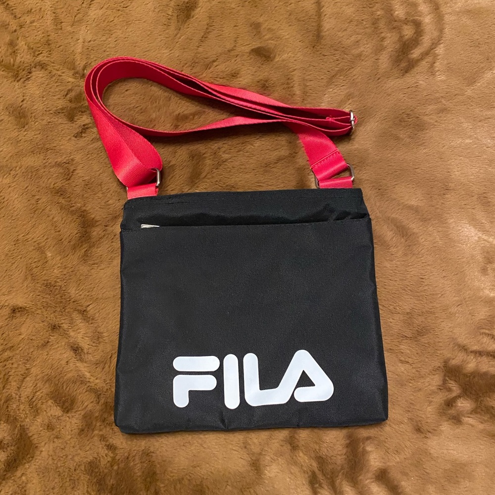 FILA Black and Red Crossbosy ♥️🖤
